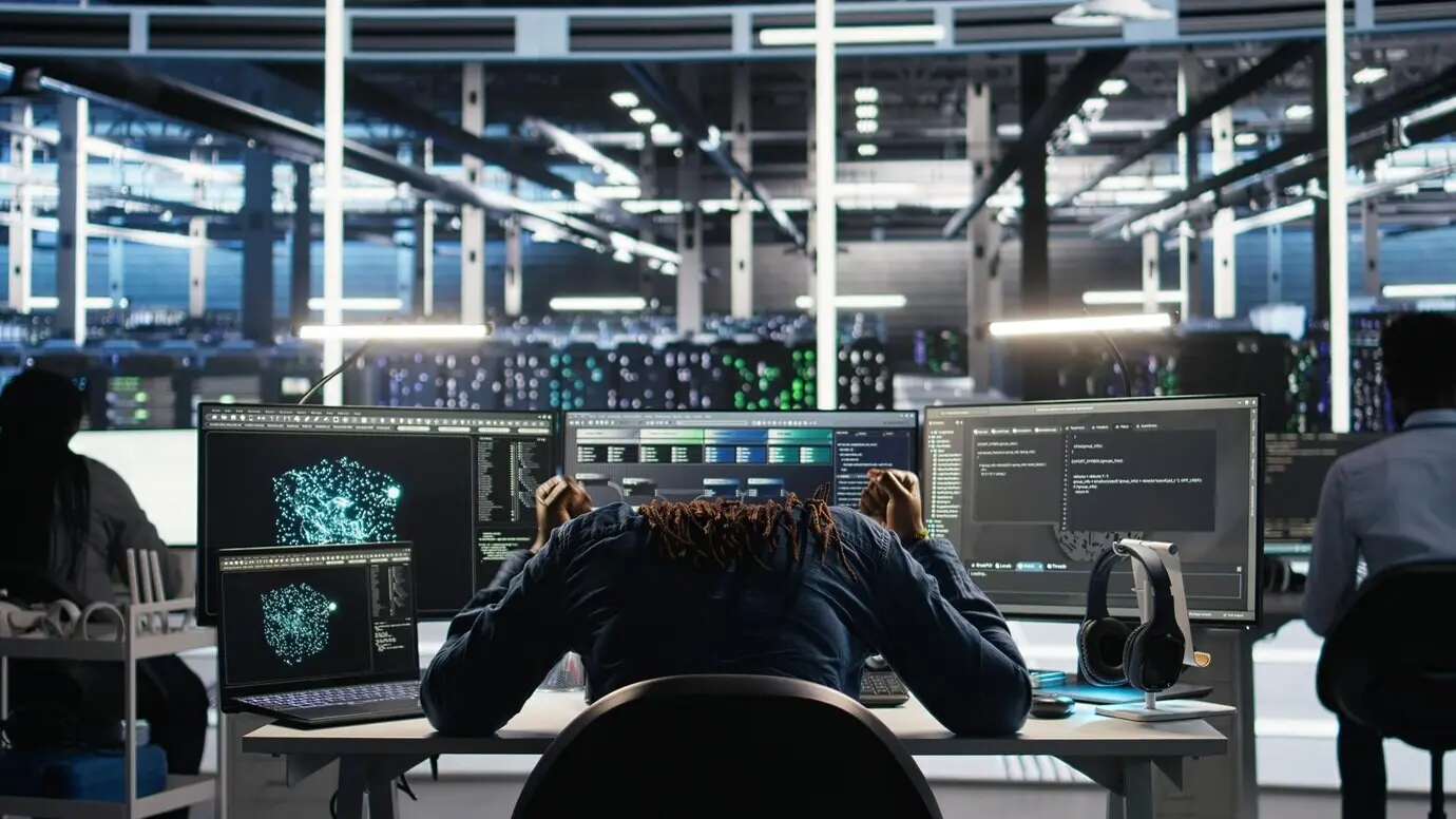 Administrateur de centre de données irrité, enragé à cause d’un logiciel d’arborescence de nœuds défaillant